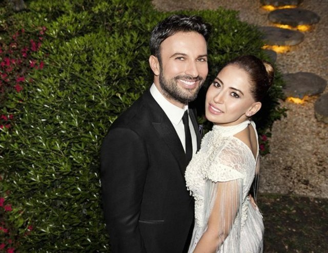 Megastar Tarkan, önceki gece verdiği konser sonrası soluğu eşi Pınar Tevetoğlu ile Akaretler'de bulunan bir restoran'da aldı. Mekanda 2 saat kalan Megastar ve eşi çıkışta gazetecilerin sorularını yanıtladı.