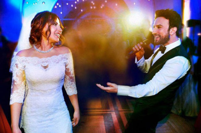 Geçtiğimiz günlerde eşi Pınar Tevetoğlu'nun konser öncesi verdiğiröportajda 'Ev içerisindeki Tarkan'ı anlatır mısınız?' sorusuna 'Dışarıda nasılsa evde de normal aynı. Kibar, çok düşünceli, çok hassas' şeklinde cevap vermişti. Megastar Tarkan, 'Evet. Pınar'ın söylediği gibi normal biriyim' diyerek cevap verdi.