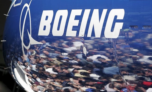 Uzun uçuşlarda sıklıkla yaşanan jetlag soruna çözüm arayan Boeing teknisyenleri, yeni üretilen A 787 Dreamliner'ın, bileşik gövdesinde plastik alaşımlı karbon fiber yerine alüminyum alaşım kullanılabileceğini belirtiyor.