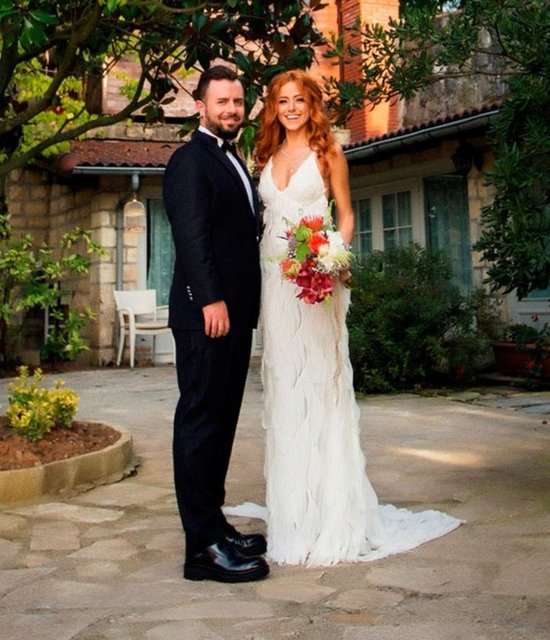 Şile'deki bir otelde düzenlenen kutlamaya ünlüler de katıldı. (Hürriyet)