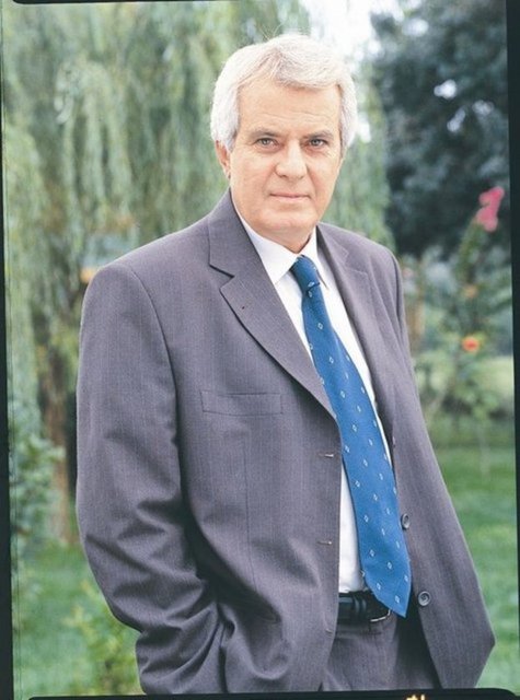 FATMA GİRİK - Solan bir yaprak gibi düştü Tarık… Türk sinemasında iyi işler yapan, devrimci, eğitimci, sinemaya çok emeği geçmiş bir adamı iki kelimeyle anlatmak mümkün mü? Tüm Türkiye'nin başı sağolsun.