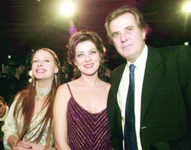 KADİR İNANIR - "Çektiğim acıyı sizlere anlatmak istiyorum. İyi bir sinemacıydı. Çevresinde sevilen bir insan! Tedavisi süresince kendisiyle görüştüm. Sevenlerine baş sağlığı diliyorum. Hepimiz bu dünyadan göçüp gideceğiz. "