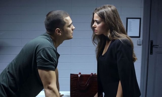 Merakla beklenen 'İçerde'de rol alan Çetin Tekindor, Çağatay Ulusoy, Aras Bulut İynemli, Bensu Soral, Damla Colbay, Mustafa Uğurlu, Rıza Kocaoğlu ve Nihal Koldaş, dizinin fotoğraf çekimleri için objektif karşısına geçti.