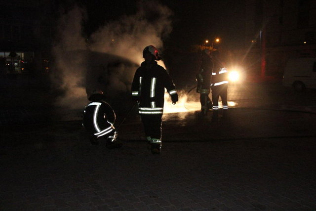 Üçüncü olay, saat 02.45 sıralarında merkez Karatay ilçesi Hacı Yusuf Mescit Mahallesi'nde meydana geldi.