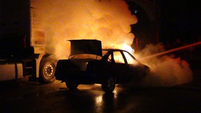 İlk olay, saat 02.00 sıralarında merke Karatay ilçesi Ulubatlı Hasan Mahallesi Mesnevi Caddesi üzerinde meydana geldi. 