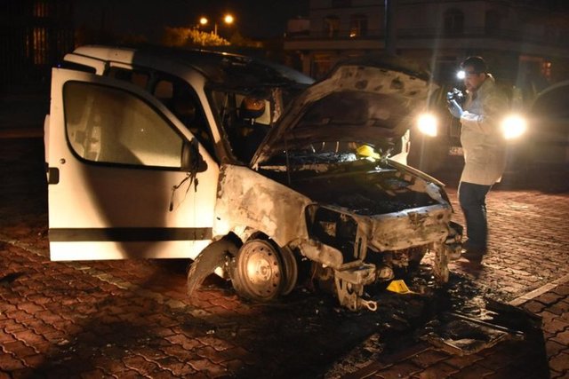 İkinci olay, 02.30 sıralarında merkez Selçuklu ilçesi Malazgirt Mahallesi Burcu Sokak içerisinde meydana geldi. 
