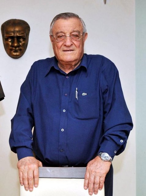 4 Mayıs Bestecisi Gültekin Çeki, 89 yaşında Antalya'da hayatını kaybetti.