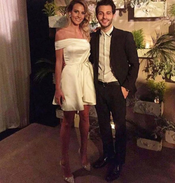 Arzu-Ömer Sabancı çiftinin oğlu Hakan Sabancı ile 1 yıldır flört ettiği Aslışah Alkoçlar'ın ayrıldığı iddia edildi.