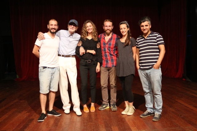 Yıldızoğlu'nun yönetmenliğini de üstlendiği oyun, mücevherleri ile gökyüzü arasında seçim yapması gereken Mona'nın hikâyesini anlatıyor. - HABERTÜRK MAGAZİN