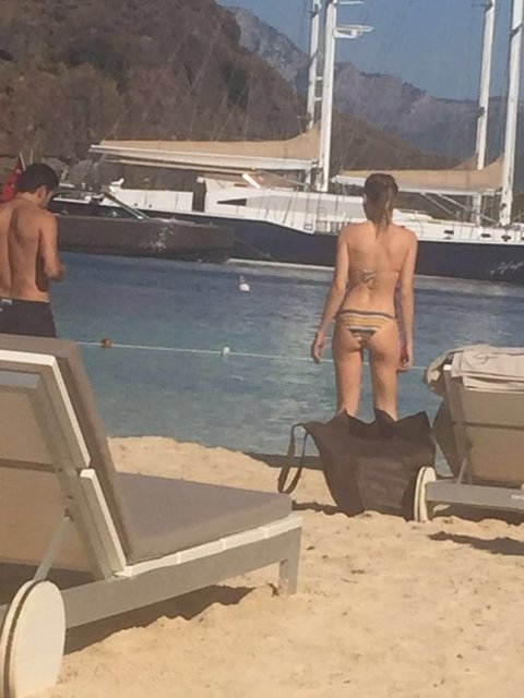 NURİ ALTUNTAŞ/HABERTÜRK MAGAZİN - Mayıs ayında Ayvalık'ta görkemli bir düğünle dünya evine giren Sinem Kobal-Kenan İmirzalıoğlu çifti hafta başında ikinci balayına çıktı.