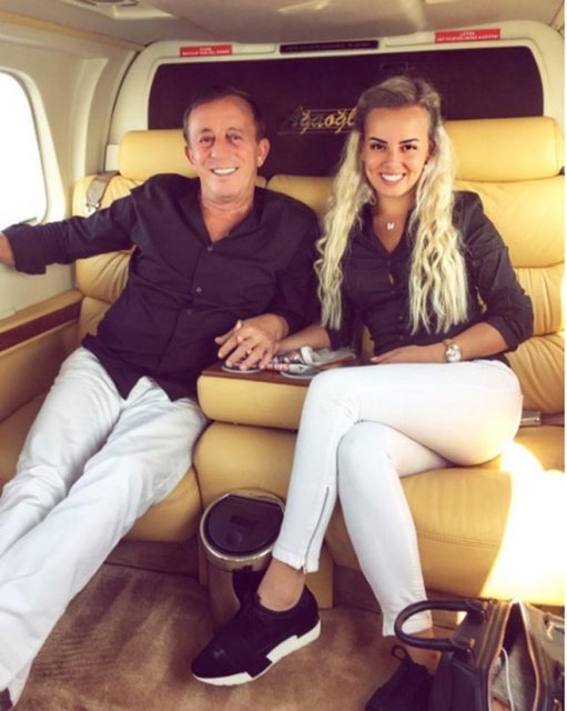 Ali Ağaoğlu videoyla ilgili olarak şunları söyledi: Ağa'nın karizması çizilmez. Bir yıldır pilates yapıyorum, görüntüleri Duygu koymuş, görmedim bile. Ayrıca hiç kızmadım. İsteyen istediğini söylesin. O görüntülerde keyifli, sağlıklı , mutlu genç bir adam var. Ben şeffaf bir erkeğim. Bağırsağımın içi bile görünür. Çocuklarımın anaları kutsaldır. Şuan bir sevgilim var. Yani tek eşliyim. Asla aynı anda birkaç kadınla aşk yaşamam...