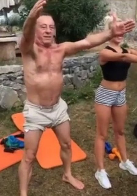 Bir süredir 23 yaşındaki balerin Duygu Su Gürpınar ile birlikte olan Ağaoğlu'nun pilates fotoğraflarını sevgilisi sosyal medyada paylaştı.