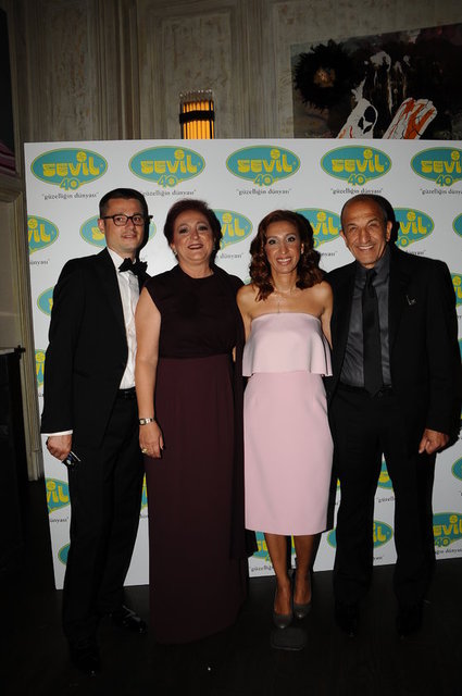 WOJCIECH SLEZAK, LUSI SEVILLA, DİLARA SEVILLA SLEZAK, YUSUF SEVILLA