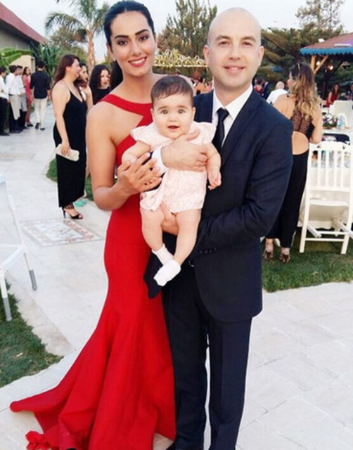 Bozar hakkında, hemen her gün hakkında bir haber çıkardı. Uzun süredir ise eskisine hiç benzemeyen sakin bir hayat sürdürüyor. Çünkü evlendi, anne oldu, kocası ve minik kızıyla sakin bir hayata başladı. İşte ekranın en ünlü yarışmacılarından biri olan Nur Bozar'ın yeni hayatından kesitler...