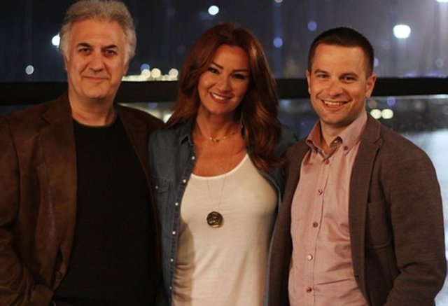 Tüm oyuncuların kendini canlandırdığı "Pamuk Prens"te Tamer Karadağlı'nın "Çocuklar Duymasın" dizisindeki partneri Pınar Altuğ da rol aldı. Altuğ, eşi Yağmur Atacan'la birlikte kamera karşısına geçti.