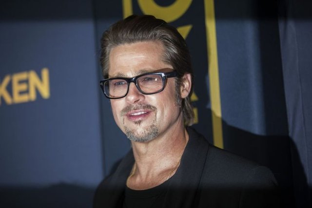 Şirket, verdiği ilanda Los Angeles'a uçuşların 169 sterline (650 TL) düşürüldüğünü de duyurdu. Havayolu şirketinin İletişim Direktörü Lasse Sandakerveien, "Bizim ekibin ortaya attığı bir fikirdi. Ben de doğrudan uçuşların tanıtımını yapmak için iyi bir fikir olduğunu düşündüm" dedi. Reklam sosyal medyada da geniş yankı buldu.