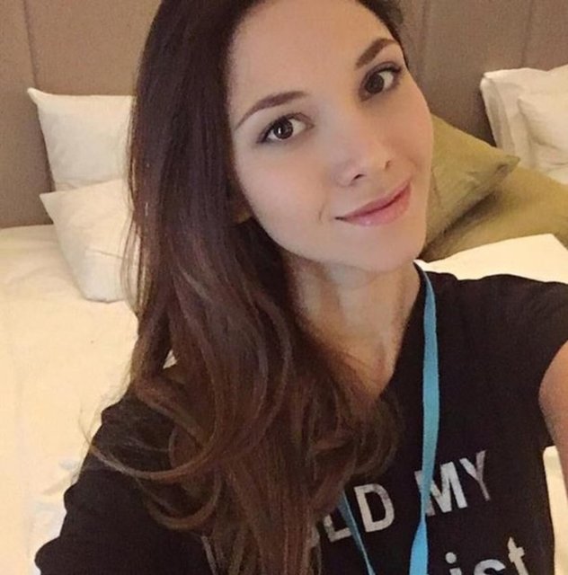 ODTÜ Eşli Danslar Topluluğu'na da üye olan Çağla Çukurova, hakkında internetteki sözlüklerde de çok sayıda yorum yazılıyor. Çukurova, 2002 Türkiye Güzeli Çağla Kubat'a benzetiliyor. Bunun nedeni Kubat'ın da İstanbul Teknik Üniversitesi Makine Mühendisliği bölümünden mezun olması.