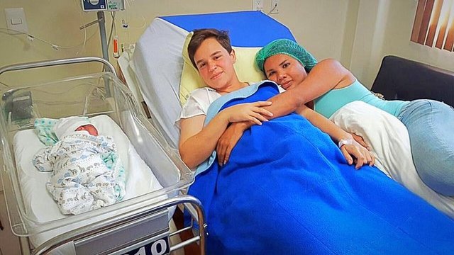 Erkek olup Fernando ismini alan genç adam, kadın olup Diane Rodriguez ismini alan sevgilisiyle bebek sahibi oldu. 