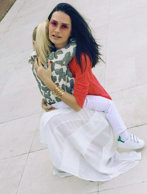 YASEMİN ÖZİLHAN