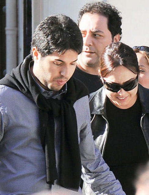 Boşanma davasında herhangi bir talepte bulunmayacak olan Gündeş'in oturdukları yalı ile 'Duty Free' adlı yarış atını da eşine geri verdiği ortaya çıktı.