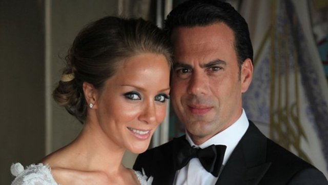 Sabah'ın haberine göre; İstanbul Asliye Hukuk Mahkemesi'ne iki hafta önce açılan davaya göre, Ulus'taki dairenin yarı oranında hissesi taraflara aitti. Kredi geri ödemesine göre yüzde 78'ini Malkoç Süalp, geri kalanını Bade İşçil ödedi.