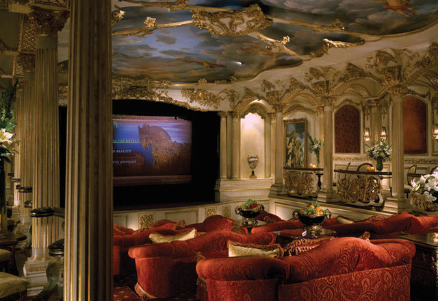 Mohamed Hadid Instagram hesabında muhteşem malikanesinin fotoğraflarını da sık sık paylaşıyor. İşte Gigi ve Bella Hadid'in babası Mohamed Hadid'in muhteşem malikanesinden manzaralar...