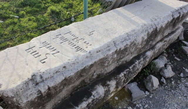 MEZAR TAŞI KARTAL DA BULUNDU - Anıt Mezar ile Dolmabahçe Sarayı'nın mimarı Garabet Balyan'ın bir istimlak sırasında kaybolan mezar taşı, Krikor Amira Balyan, Sarkis Balyan ve ailenin diğer önde gelen isimleri ile aile kabristanında buluştu.