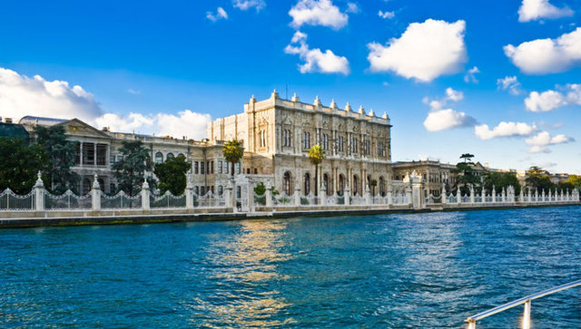 Dolmabahçe Sarayı