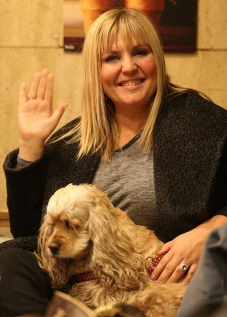 Verdiği kilolarla gündeme gelen sunucu, konuk olduğu "Renkli Sayfalar" programında ameliyat olmadığını, yalnızca düzenli egzersiz ve diyet yaparak zayıfladığını söylemiş, canlı yayında et yiyerek "Ameliyat olsaydım katı bir şey yiyemezdim" demişti.