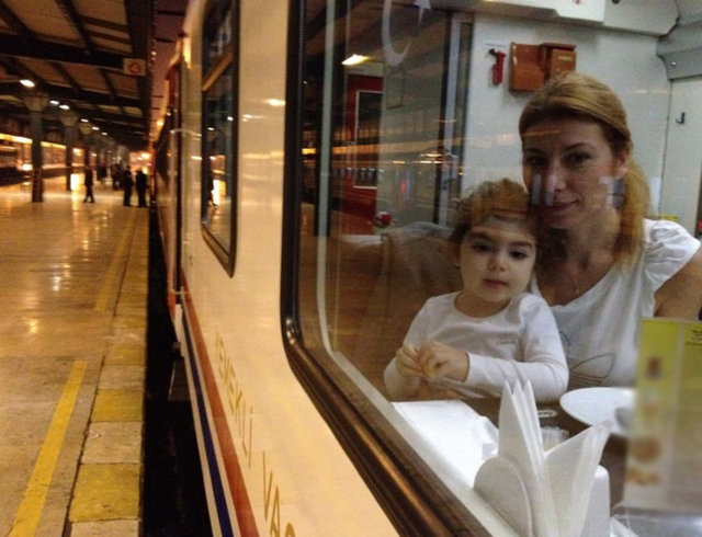 Kutsi'ye olan kızgınlığı bitmeyen Sinem Bayraktutar, İstanbul'u terk etti. Çocuklarını yanına alarak Bodrum'a yerleşti.