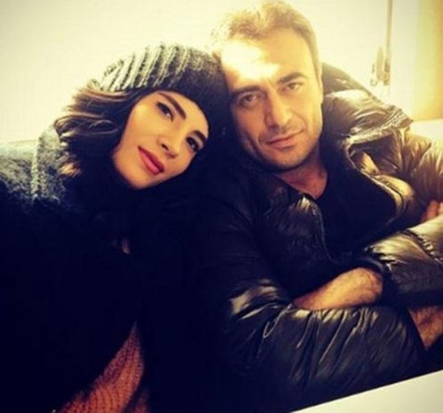 Şarkıcı Kutsi, 2008'de evlendiği Sinem Bayraktutar'ı 2014'te oyuncu Feyza Çıpa ile aldatmıştı.