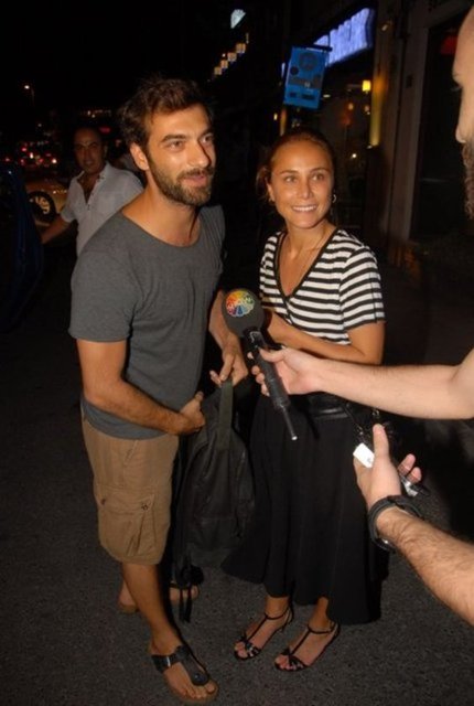 'Evlen, evi terk et, fotoğraf sil, krizler filan çıksın. Hızına biz yetişemiyoruz artık. Yalan söylemeden olmuyor değil mi bu işler?'