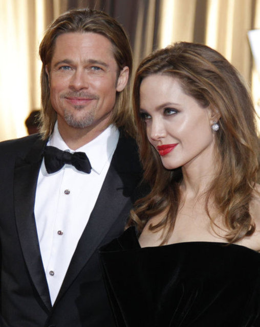 Bazı hayranları çiftin çocuklarına ve vekalet davasına dikkat çekerken, bazı hayranları ise, Hollywood yıldızlarının Eskişehir'de bir arada görmek istediklerini ifade etti. (DHA)