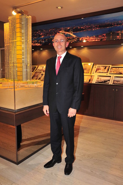 İZZET GARİH