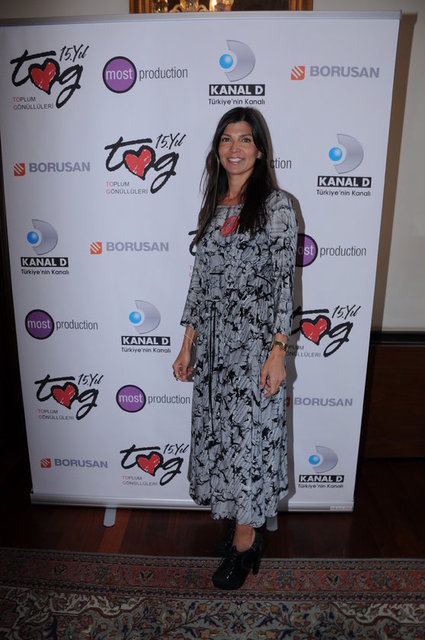 ZEYNEP ÜSTÜNEL 