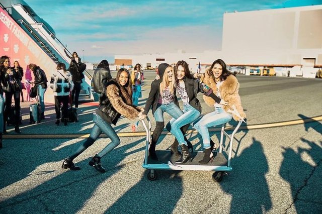 JOAN SMALLS, LILY DONALDSON, BELLA HADID, KENDAL JENNER