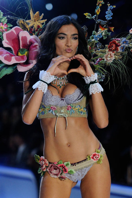 VICTORIA'S SECRET MELEKLERİ