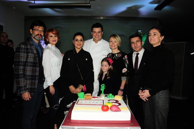 OLGUN - BERRİN ZORLU, BAHAR KORÇAN, CLAUDIO CHINALI, SELEN ZORLU, YAĞMUR MELİK, CENK AKIN, ŞULE ZORLU CÜMBÜŞ