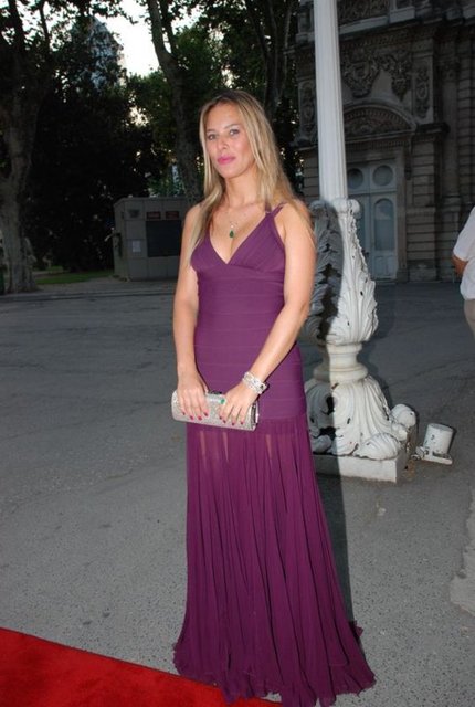 ASLI ÜSTÜNKAYA