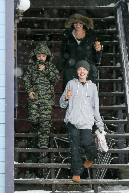 ANGELINA JOLIE, KNOX, VIVIENNE PITT