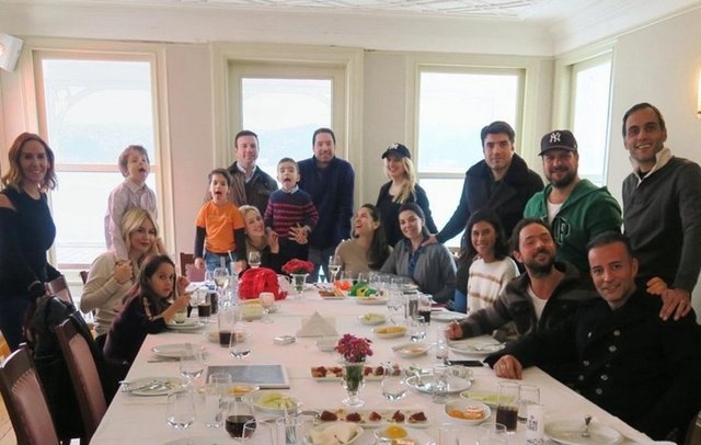 HANDE GAMGAM, SANEM TEZMAN, İLHAN SABANCI, SELİN ÖZTARHAN, PINAR SABANCI, FULYA - LEVENT CEYLAN, ECEM PEHLİVAN - MERT GOCAY, RALF TEZMAN, MEHMET GAMGAM, TUNCER ÖZTARHAN