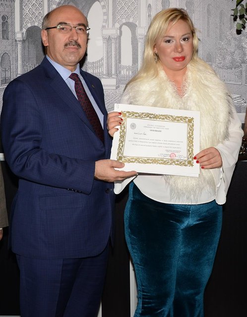 MAHMUT AK, SERAP SARI