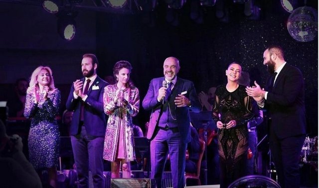 ÇİĞDEM KAMER, AHMET - SİMAY URAS, CİHAN KAMER, EBRU GÜNDEŞ, ATASAY KAMER