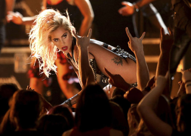 LADY GAGA