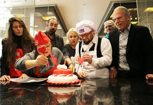 MUSTAFA, LAL DENİZLİ