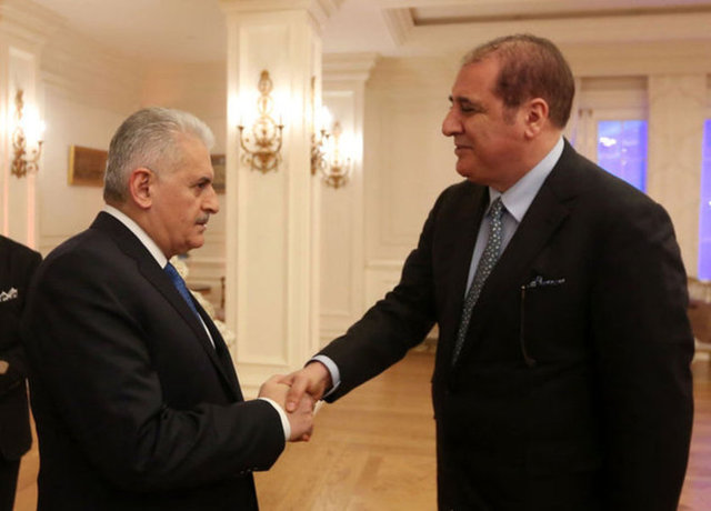 Başbakan Binali Yıldırım ve Ciner Medya Yönetim Kurulu Başkanı M. Kenan Tekdağ ortak yayın öncesinde bir süre sohbet etti. 