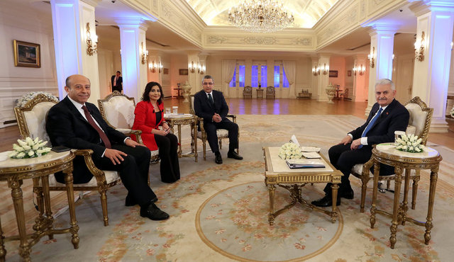 Habertürk TV Genel Müdürü Veyis Ateş'in moderatörlüğünde gerçekleşen ortak yayında Habertürk Gazetesi Yazarları Muharrem Sarıkaya ve Sevilay Yılman, Başbakan'a soruları yöneltti.