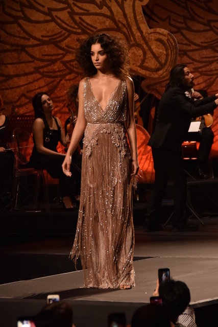 TUVANA BÜYÜKÇINAR DEFİLE