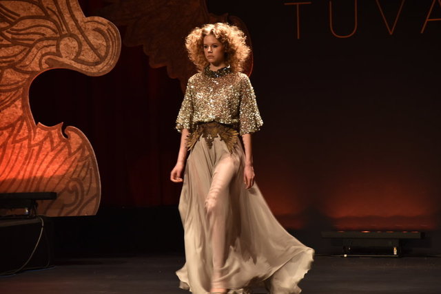 TUVANA BÜYÜKÇINAR DEFİLE