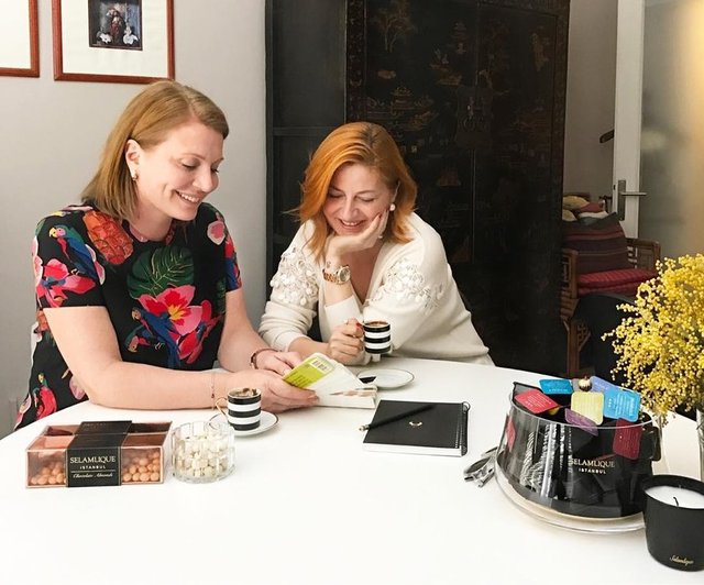 CAROLINE KOÇ, BANU YENTÜR